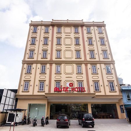 Blitz Hotel Batam Centre Kültér fotó