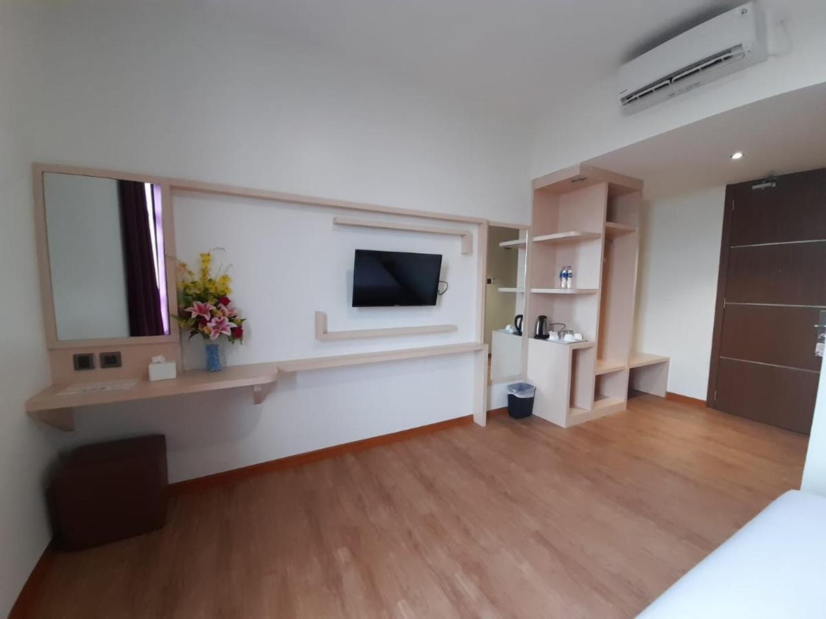 Blitz Hotel Batam Centre Kültér fotó