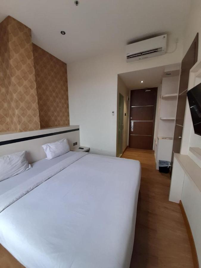 Blitz Hotel Batam Centre Kültér fotó