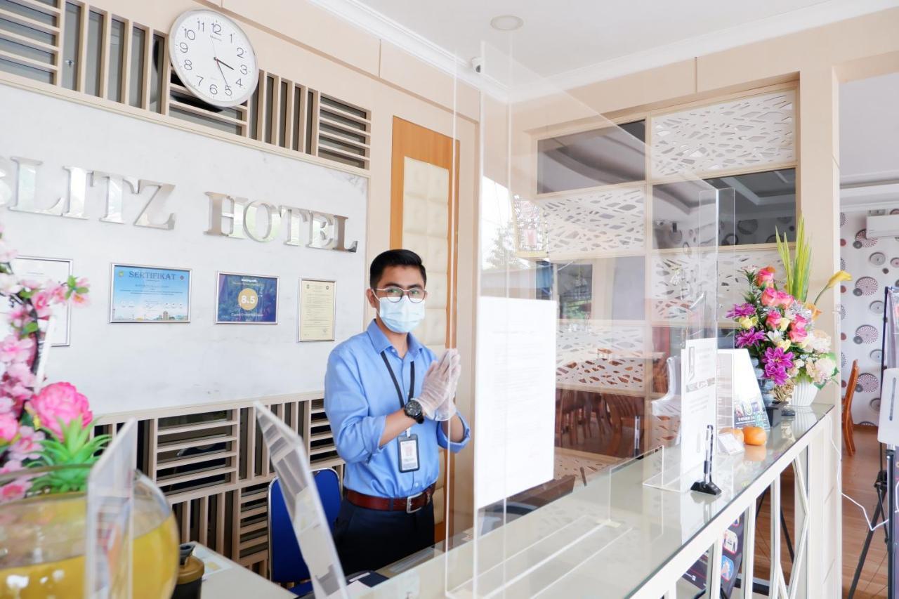 Blitz Hotel Batam Centre Kültér fotó