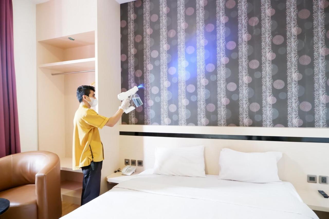 Blitz Hotel Batam Centre Kültér fotó