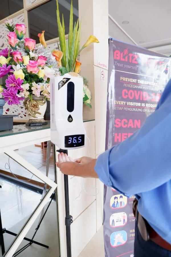 Blitz Hotel Batam Centre Kültér fotó