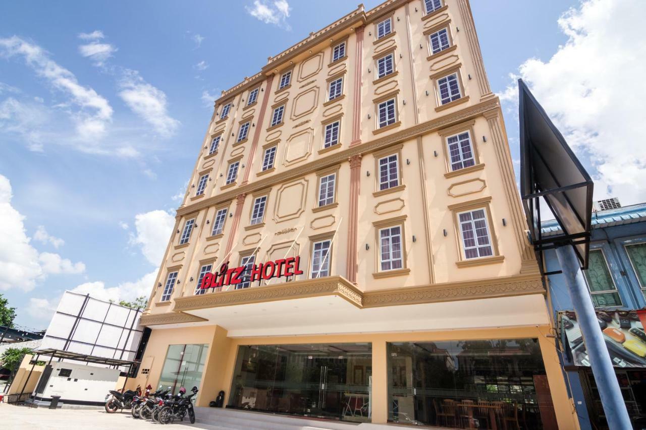 Blitz Hotel Batam Centre Kültér fotó